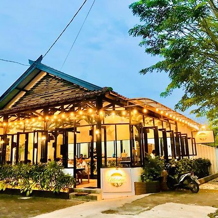 Belaya Hotel Jepara Buitenkant foto