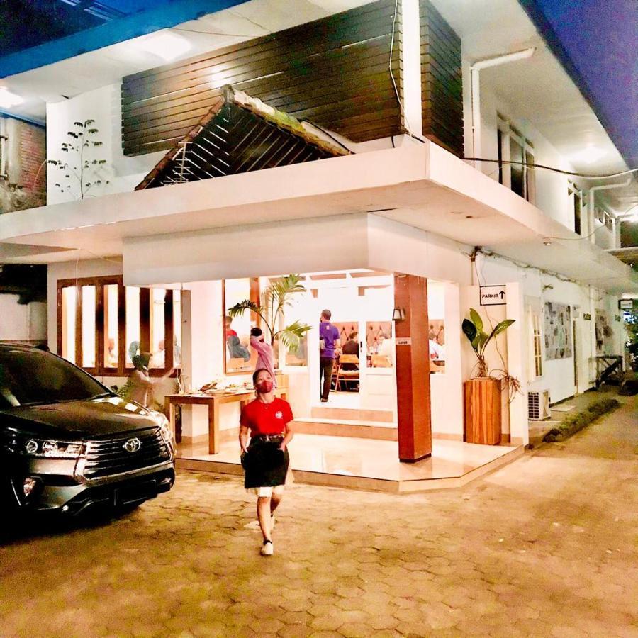 Belaya Hotel Jepara Buitenkant foto