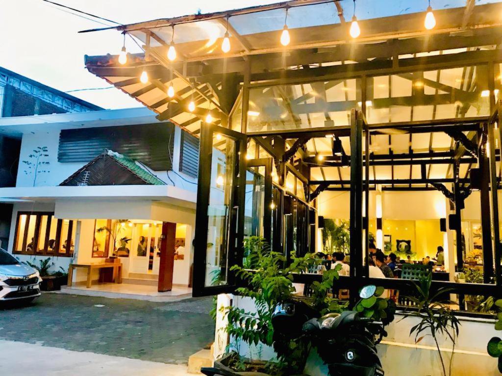 Belaya Hotel Jepara Buitenkant foto